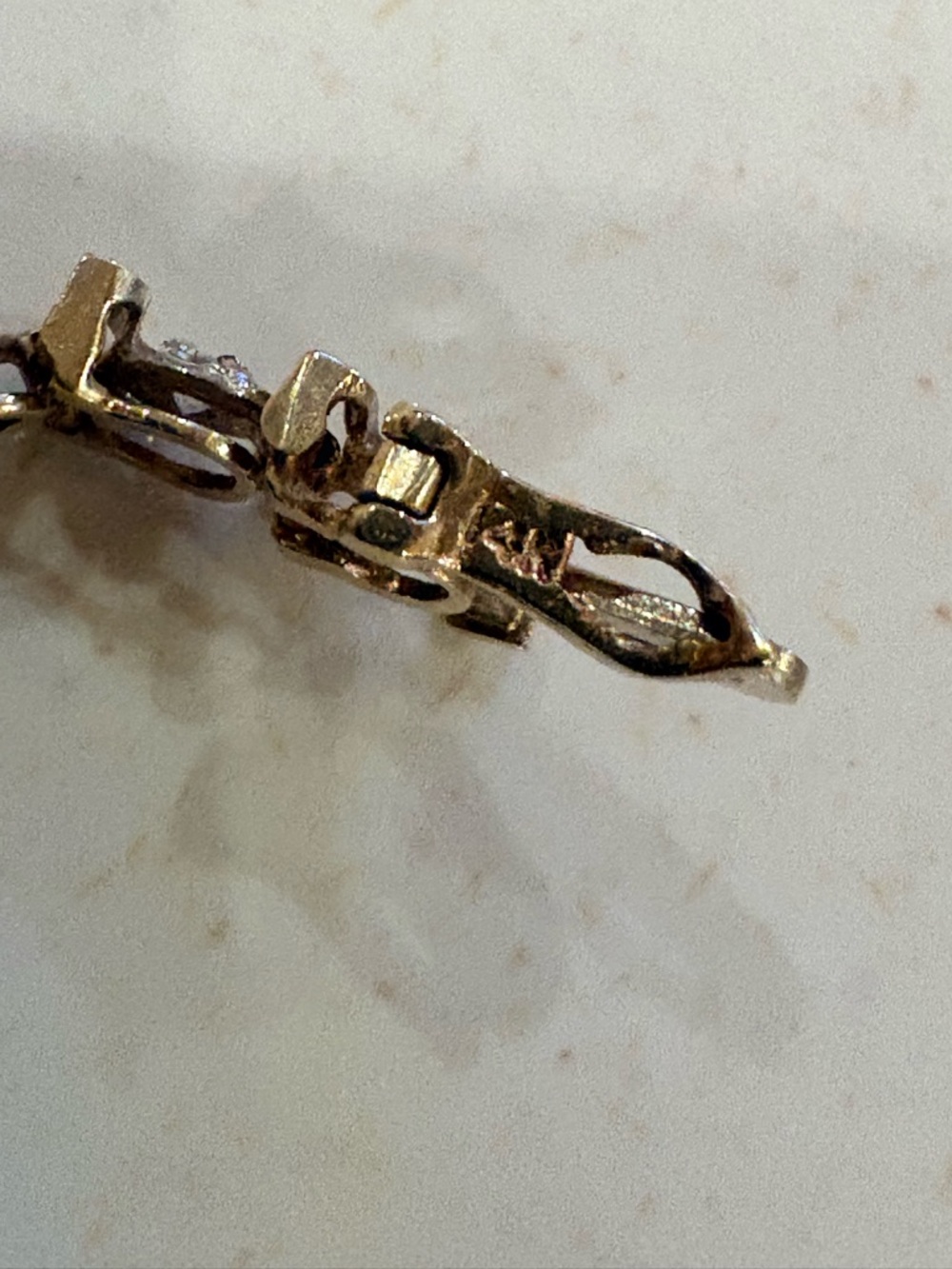 Vintage 14 karat gold diamond tennis bracelet priced below melt - Picture 4 of 4
